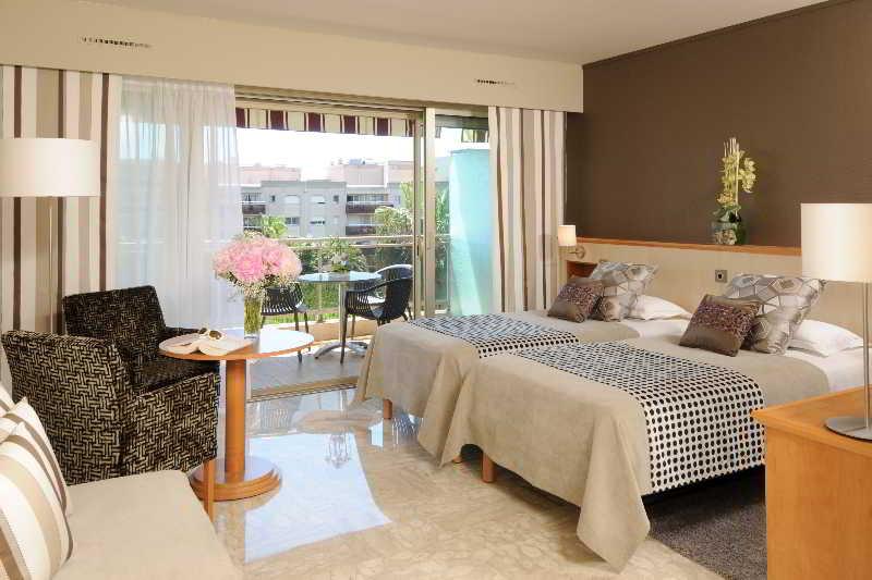 Hotel The Originals Boutique, Les Strelitzias 3*