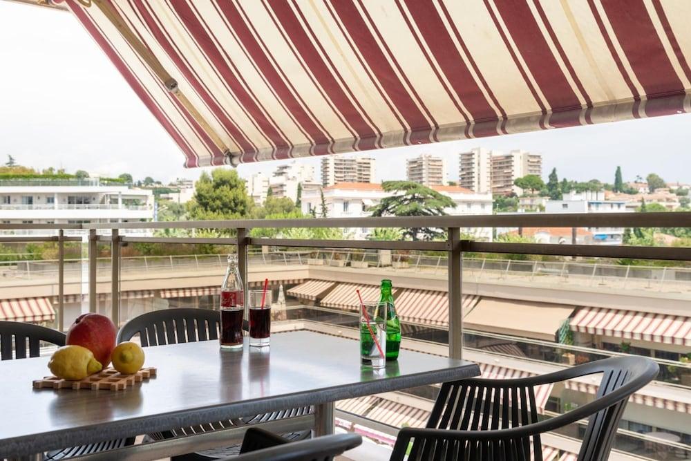 Hotel The Originals Boutique, Les Strelitzias 3*