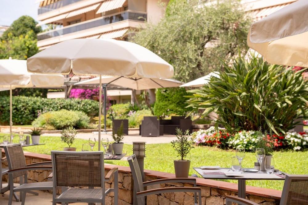 The Originals Boutique, Les Strelitzias