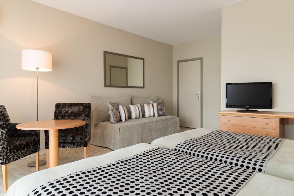 Hotel The Originals Boutique, Les Strelitzias 3*