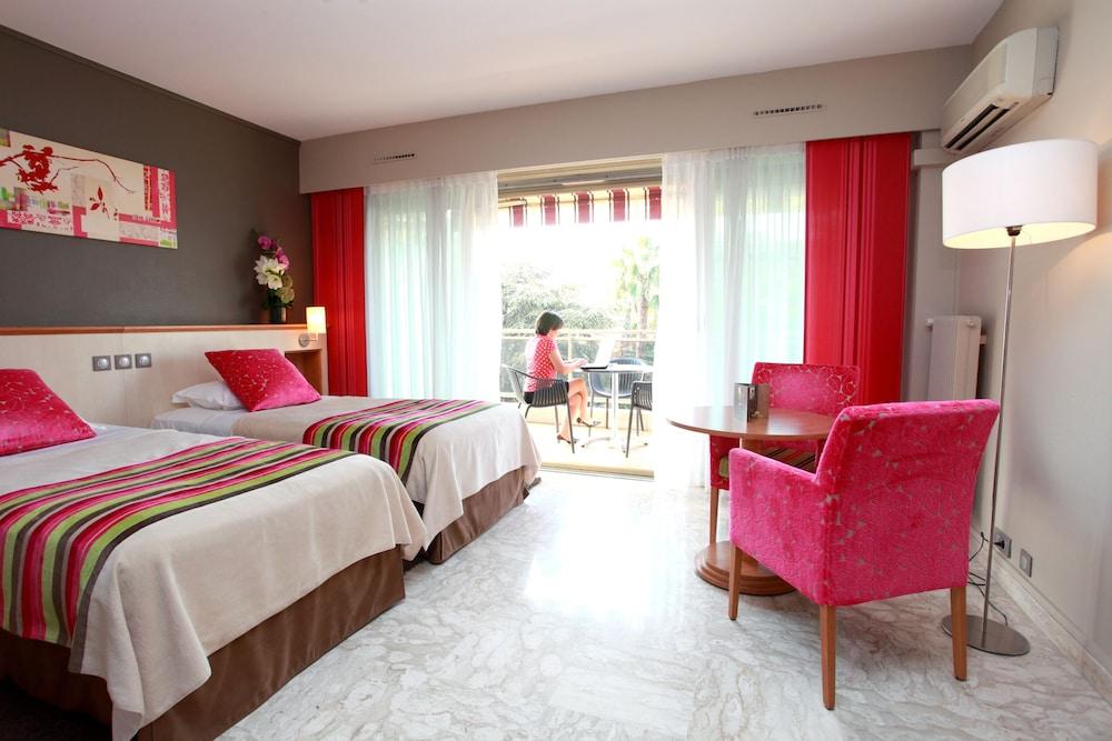 Hotel The Originals Boutique, Les Strelitzias 3*
